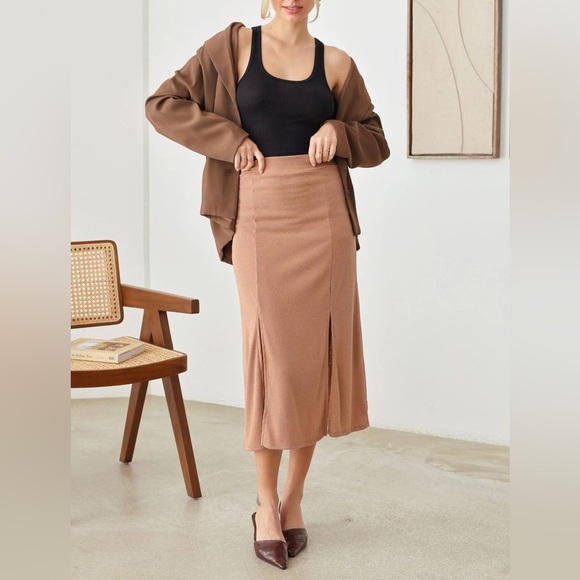 Gilli Mocha Ribbed Double Slit Midi Skirt - Picture 4 of 8